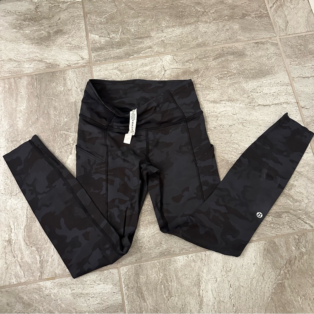 Like new lululemon fast and free 25” sz 4